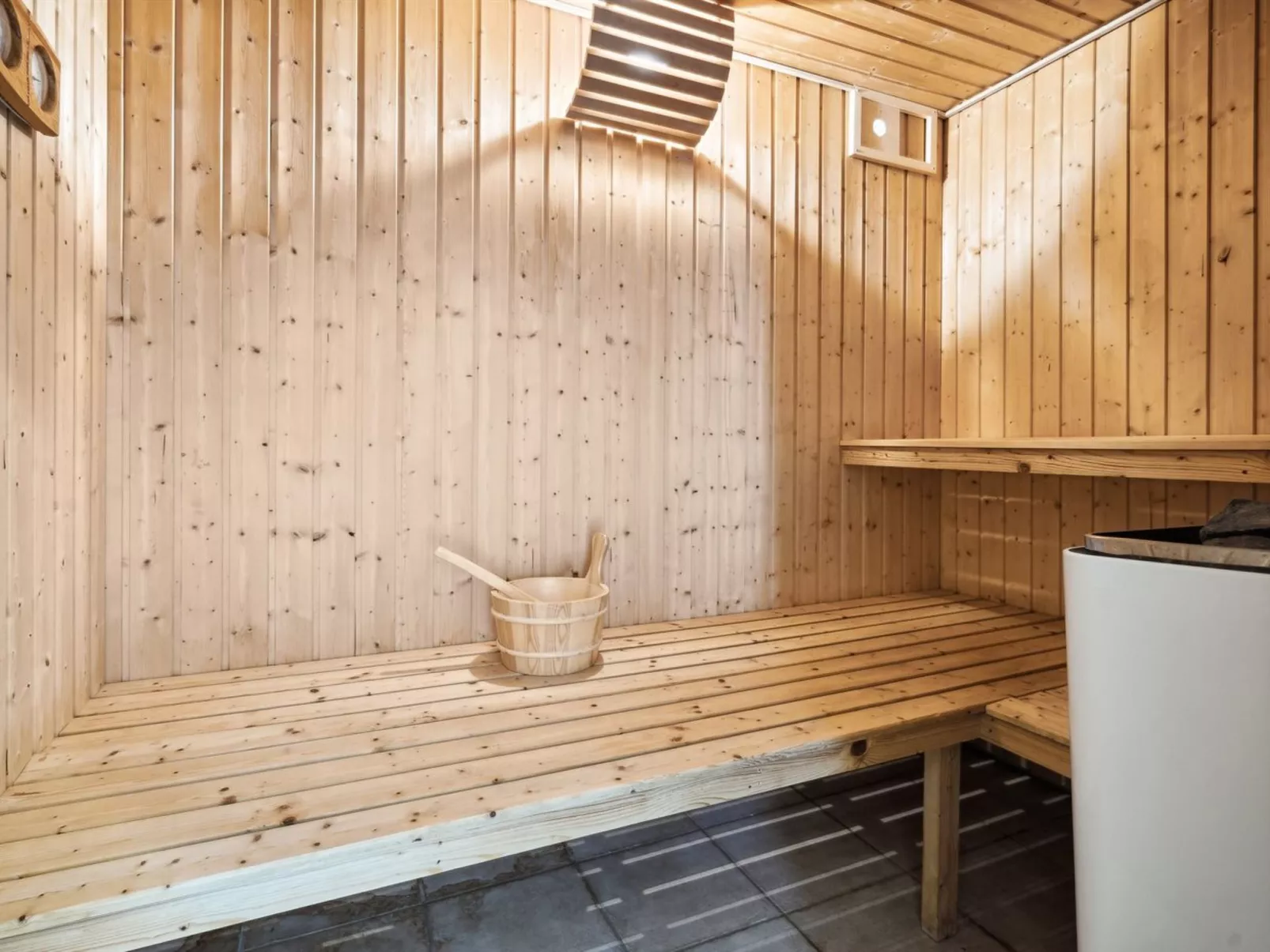 "Edin" - 150m from the sea-Binnen