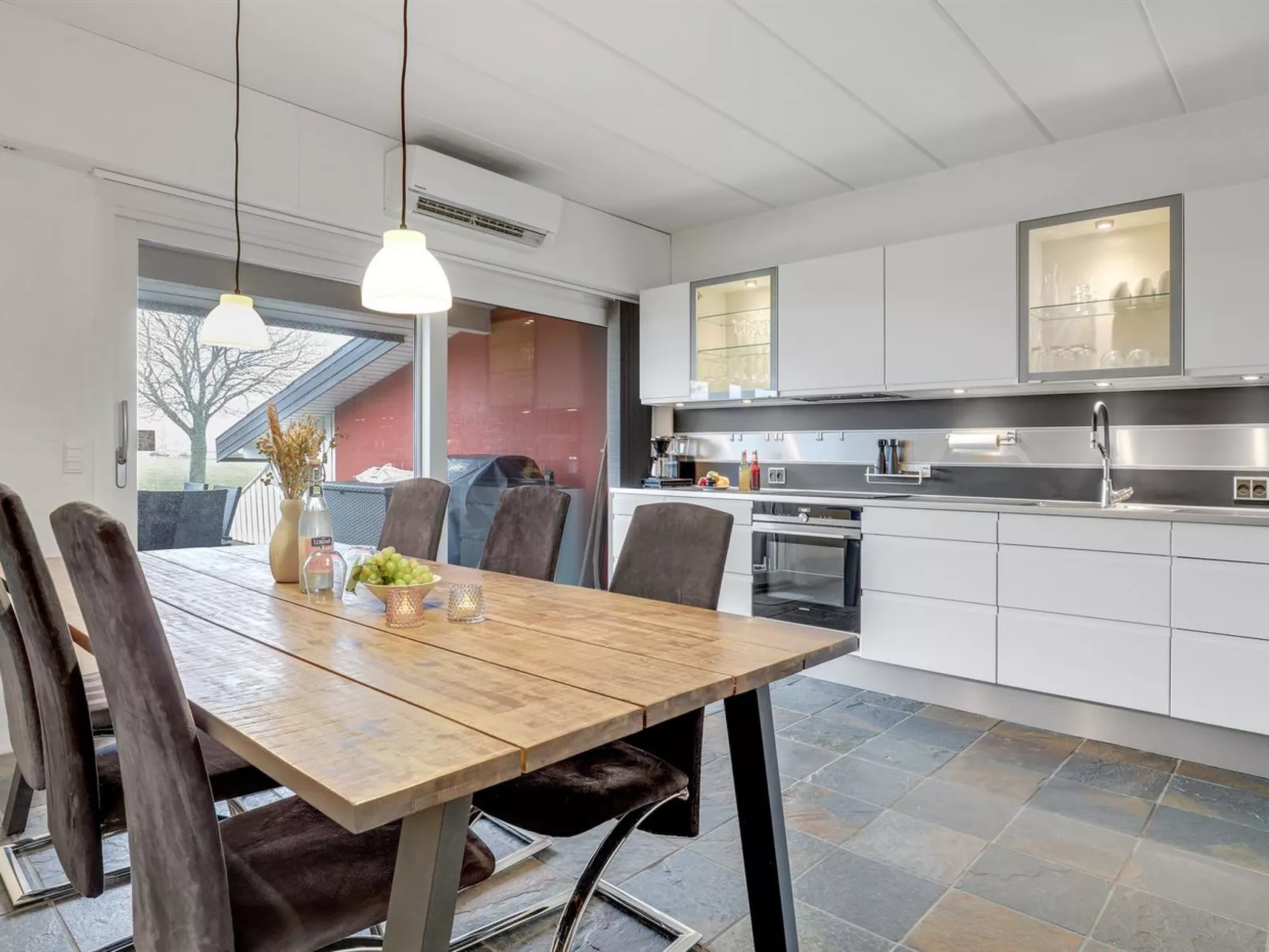 "Cornelia" - 6km from the sea-Binnen