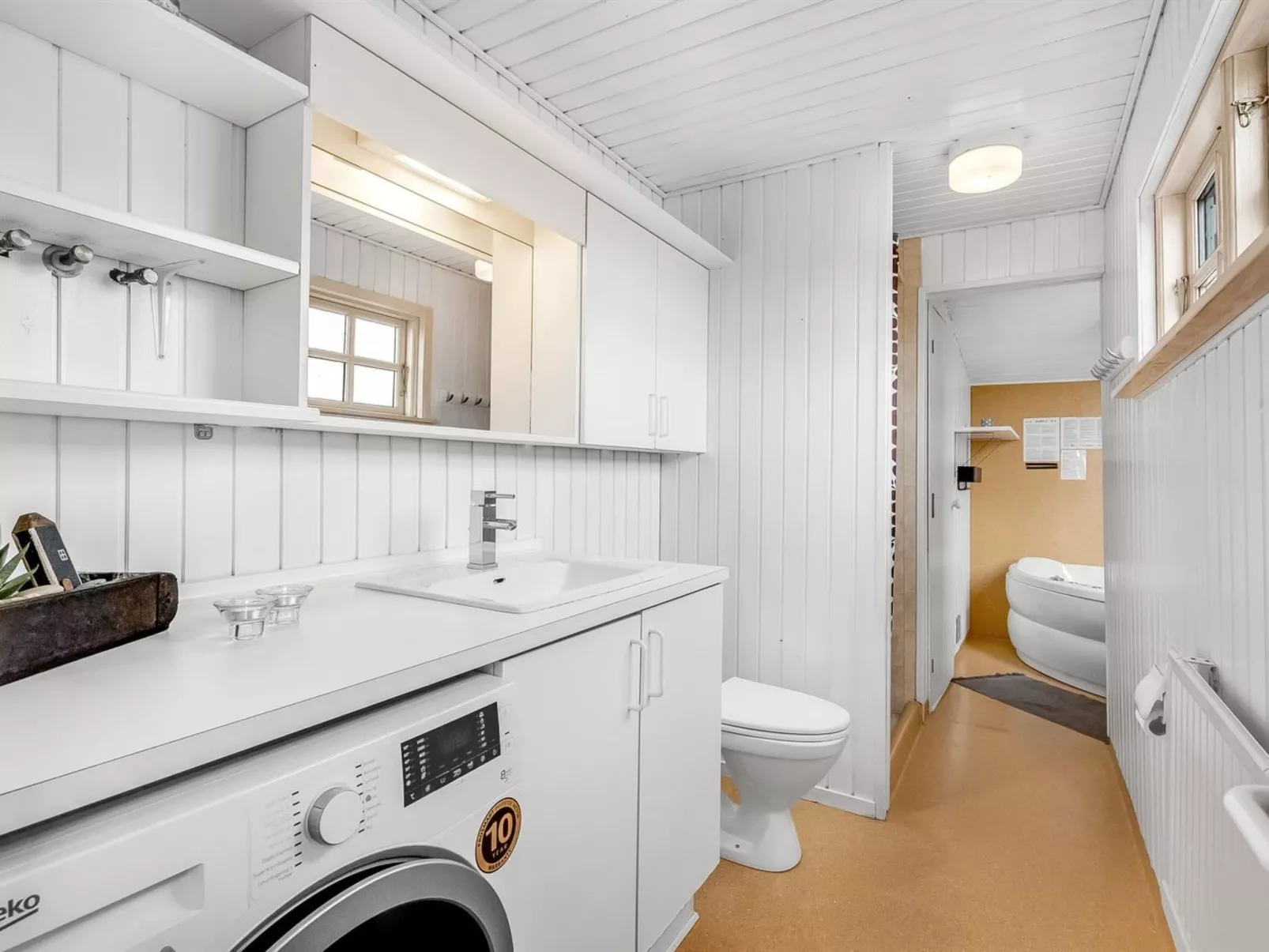 "Venla" -  from the sea-Binnen