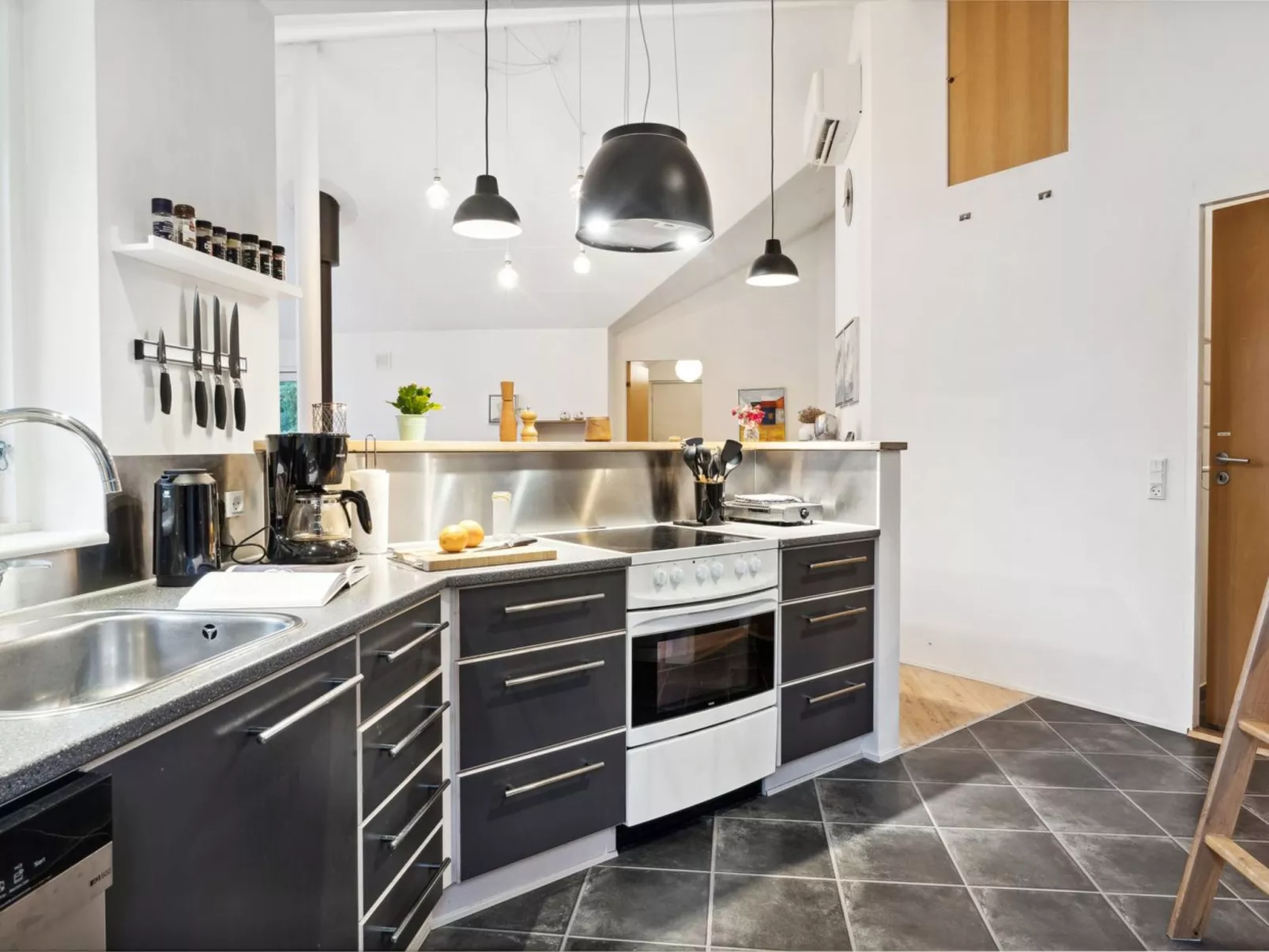 "Guri" - 600m to the fjord-Binnen