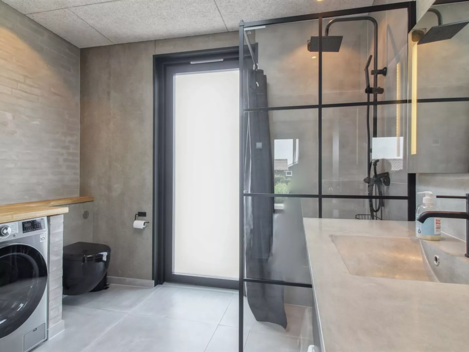 "Lima" - 200m from the sea-Binnen