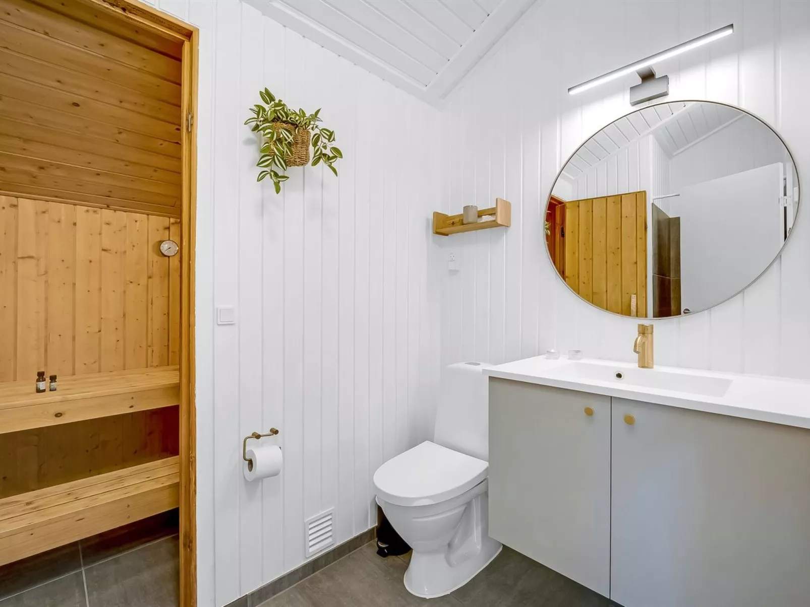 "Tilda" - 900m from the sea-Binnen