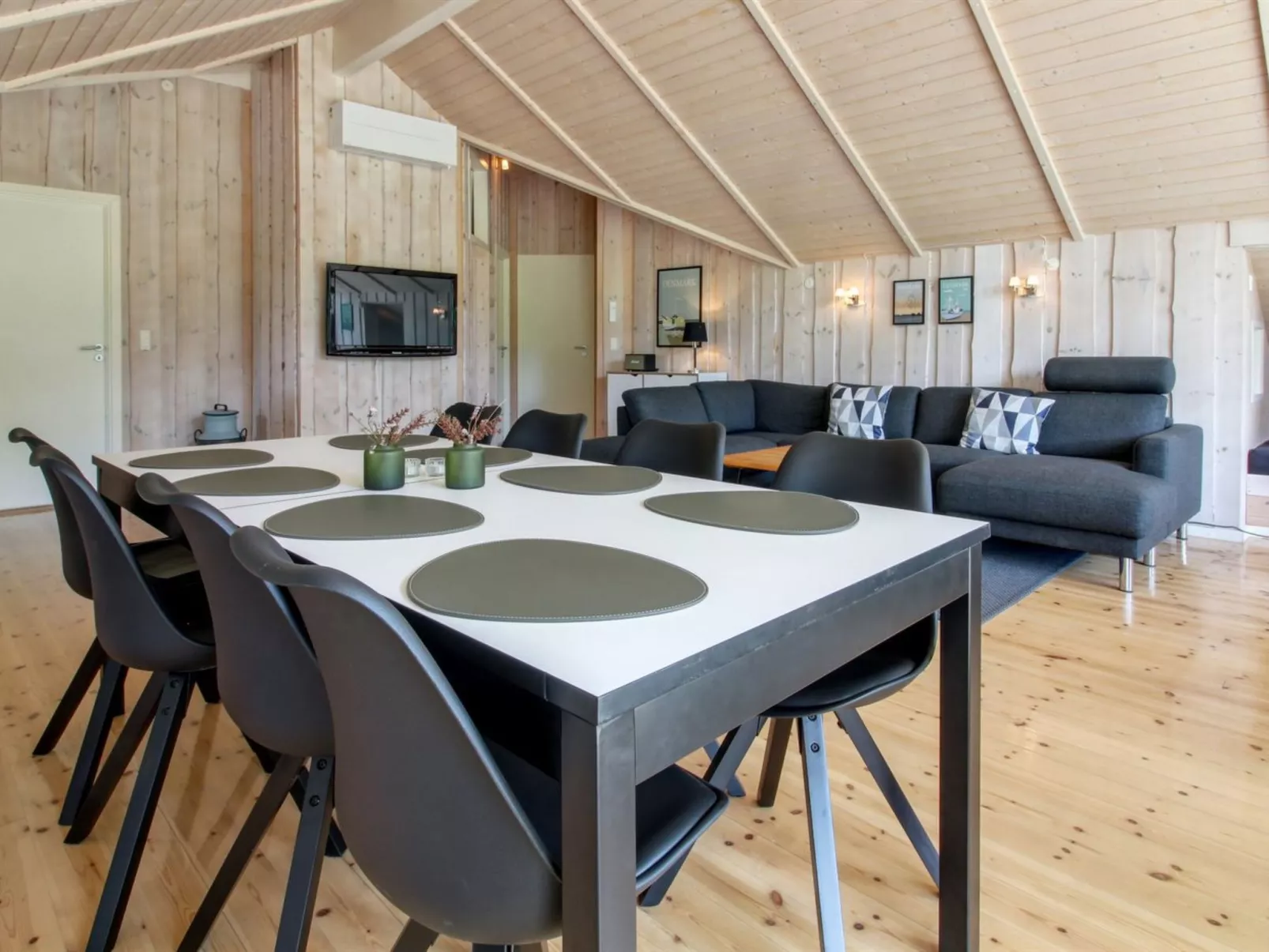 "Sanna" - 30km from the sea-Binnen