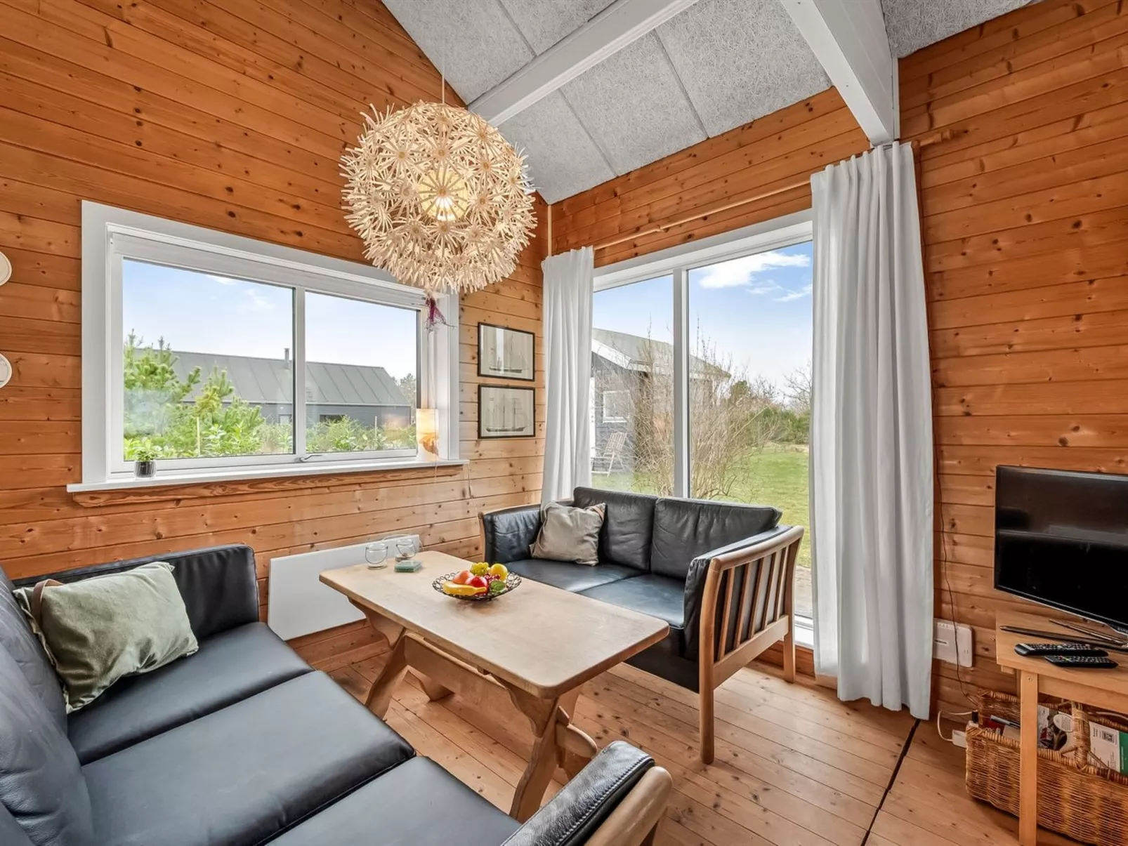 "Oddger" - 250m to the fjord-Binnen