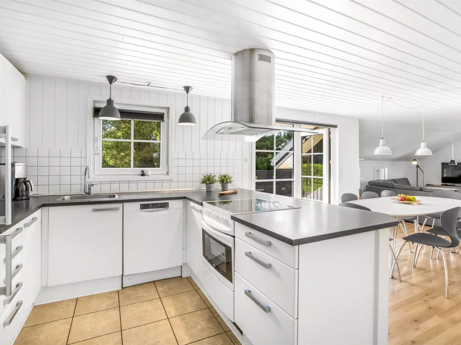 "Joseline" - 1.8km from the sea-Binnen