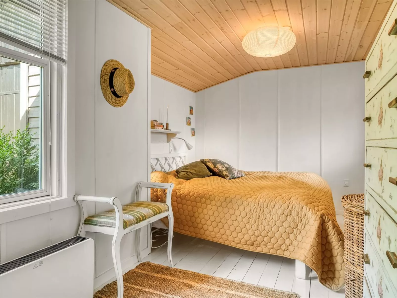 "Ellinore" -  from the sea-Binnen