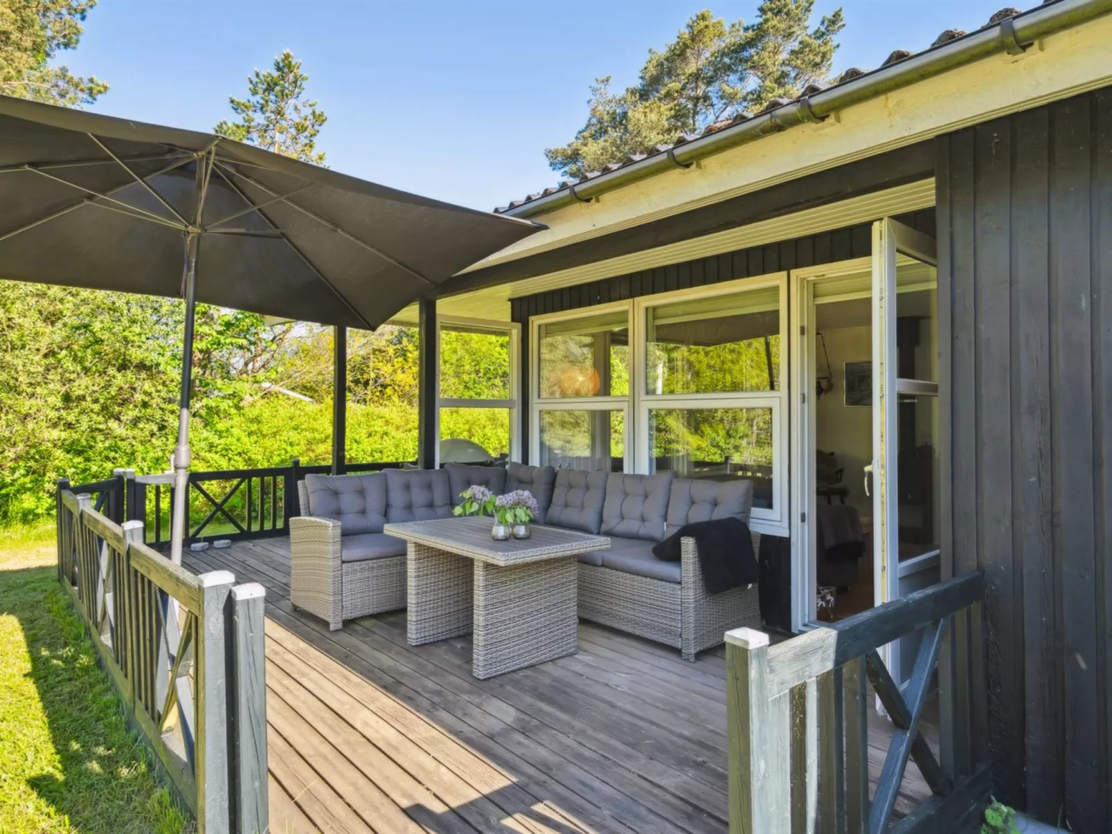 "Aldina" - 400m to the fjord-Buiten