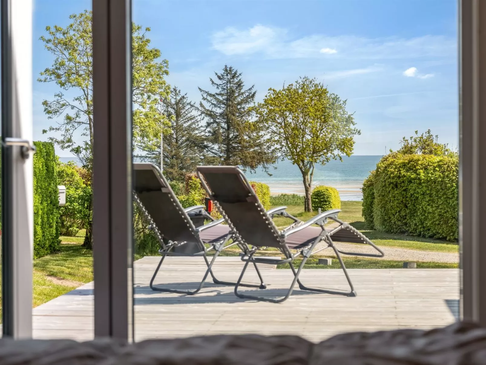 "Tonna" -  from the sea-Buiten