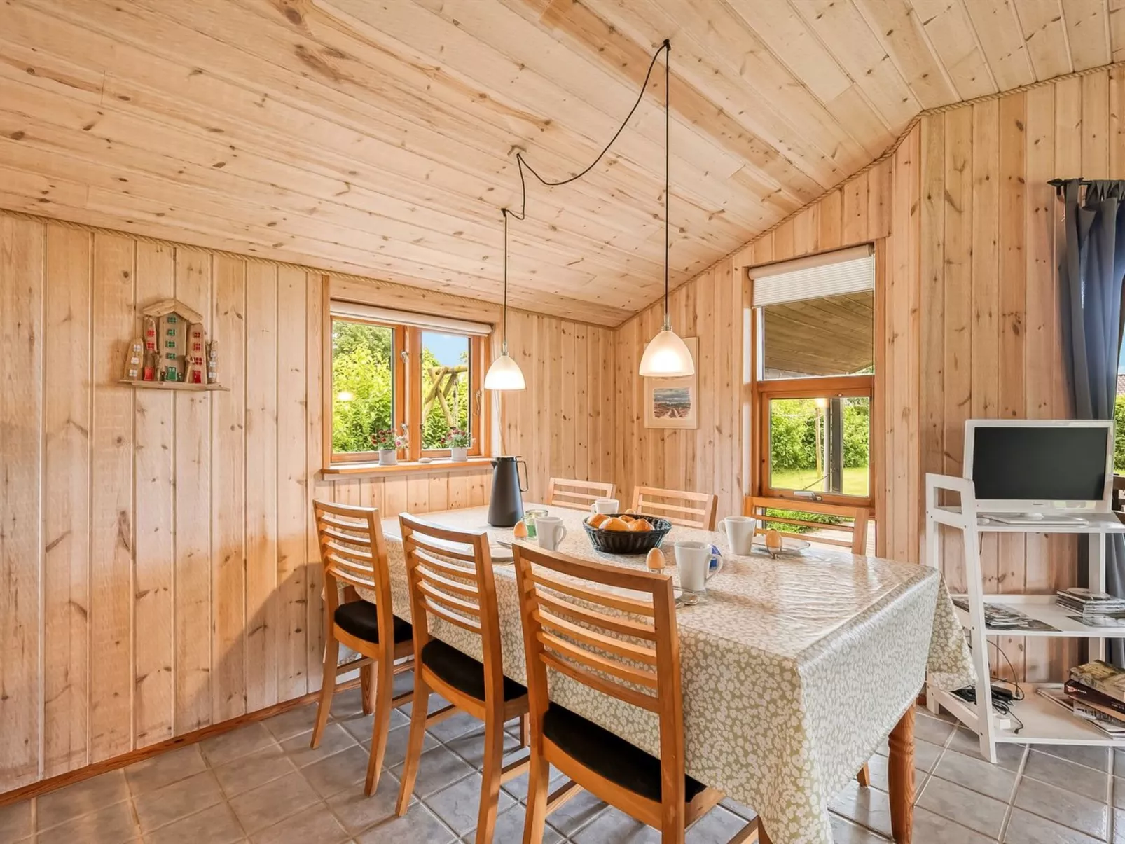 "Åsa" - 500m to the fjord-Binnen