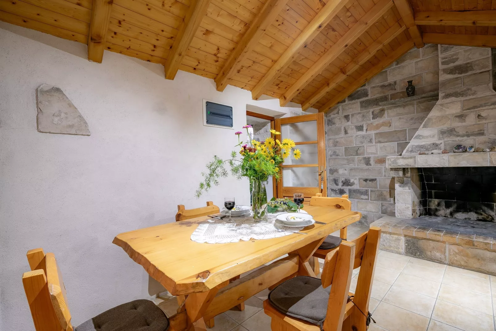 Stone House Harmony - One Bedroom Apartment with Patio and Garden View ( 1 )-Binnen