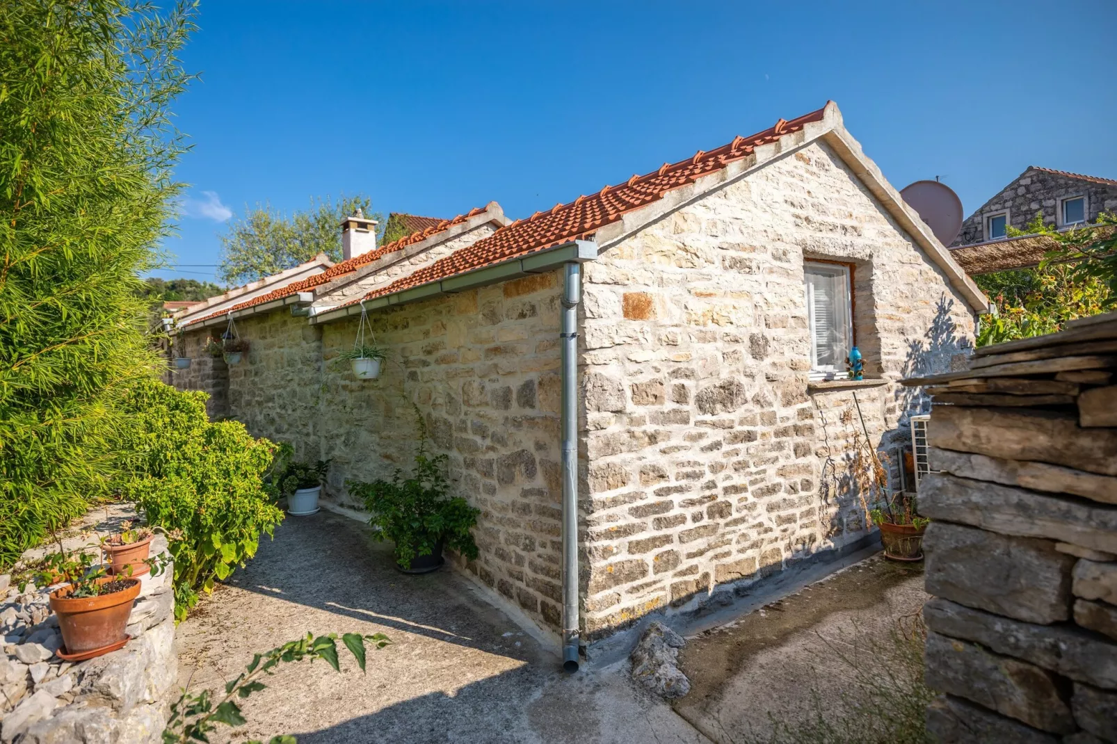 Stone House Harmony -Studio Apartment with Patio and Garden View ( 2 )-Buitenlucht