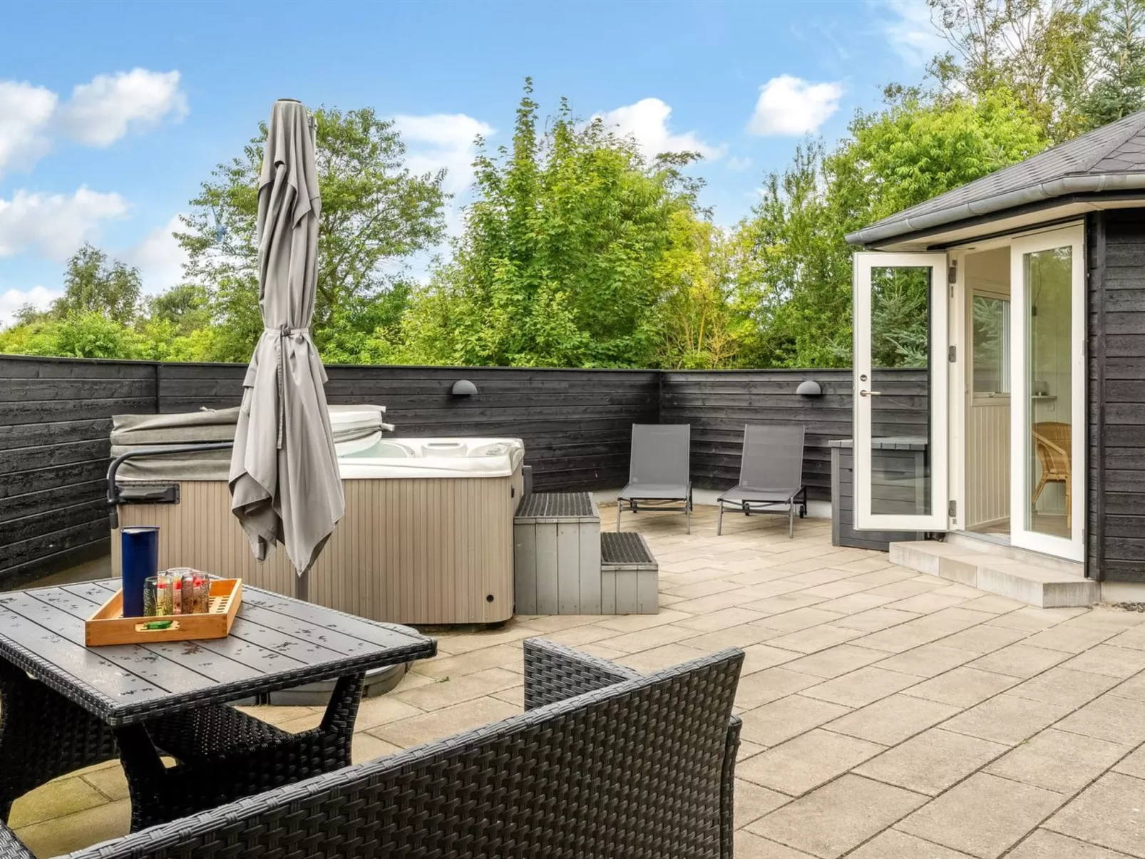 "Sunna" - 1.2km from the sea-Buiten