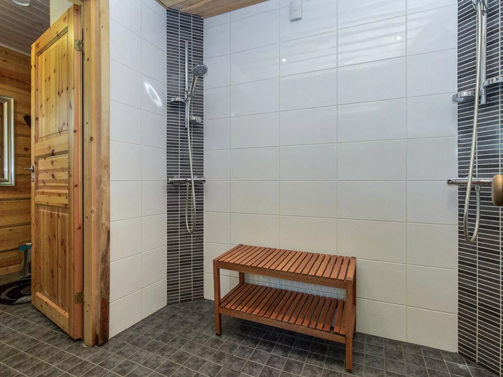 Koivuniemen rouva-Binnen