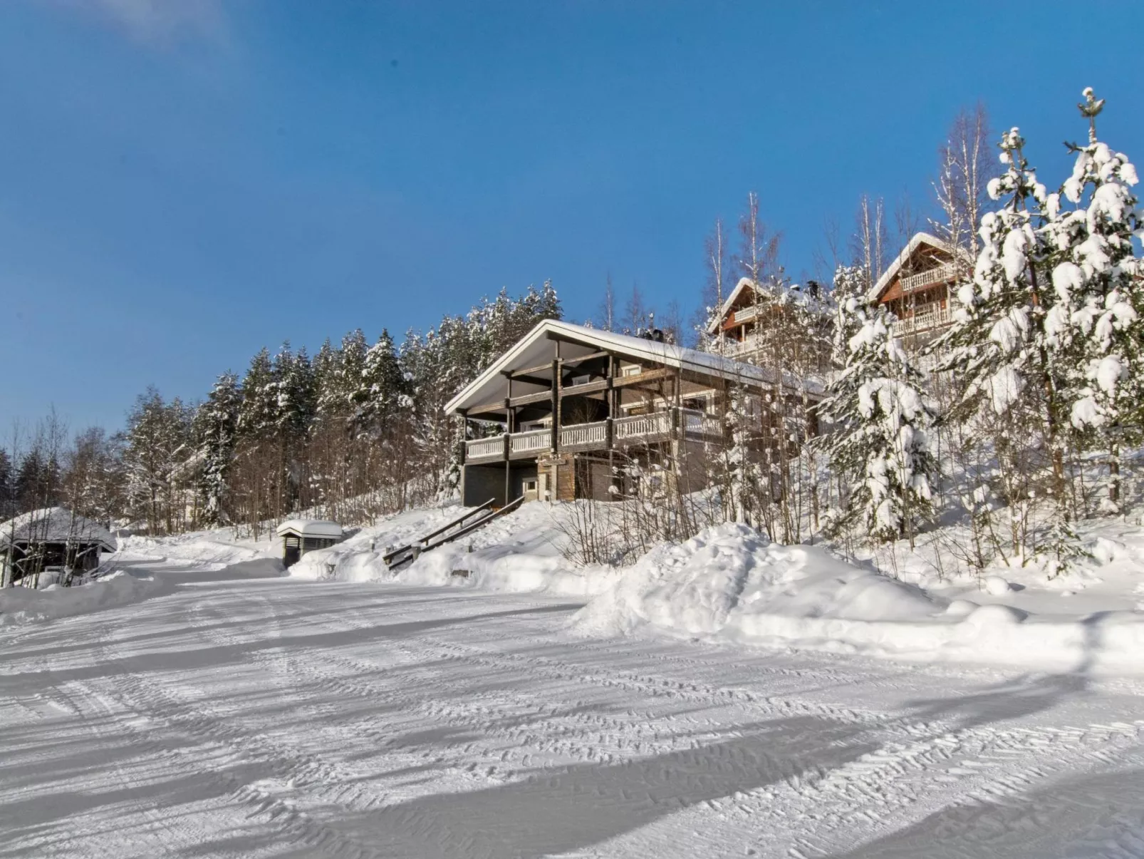 Hallan paroni a paritalo-Binnen