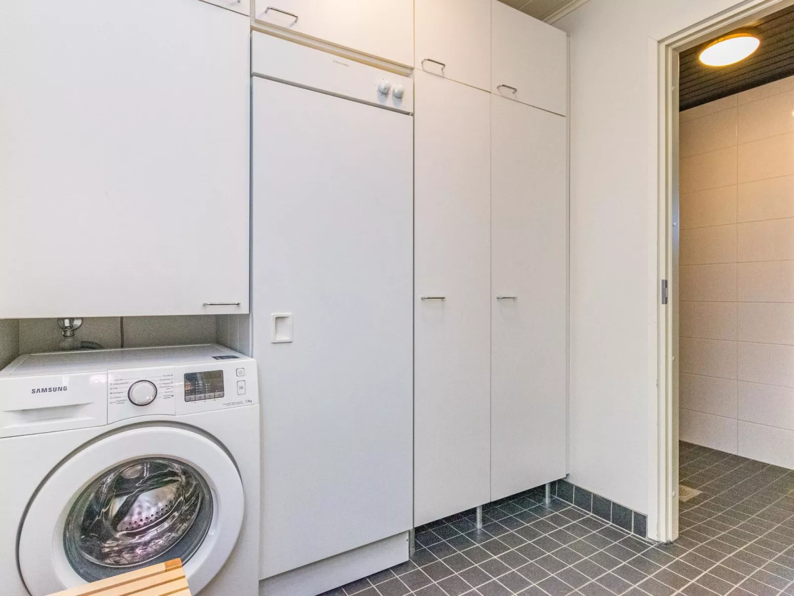 Skivillas 78 ukkohalla (1)-Binnen