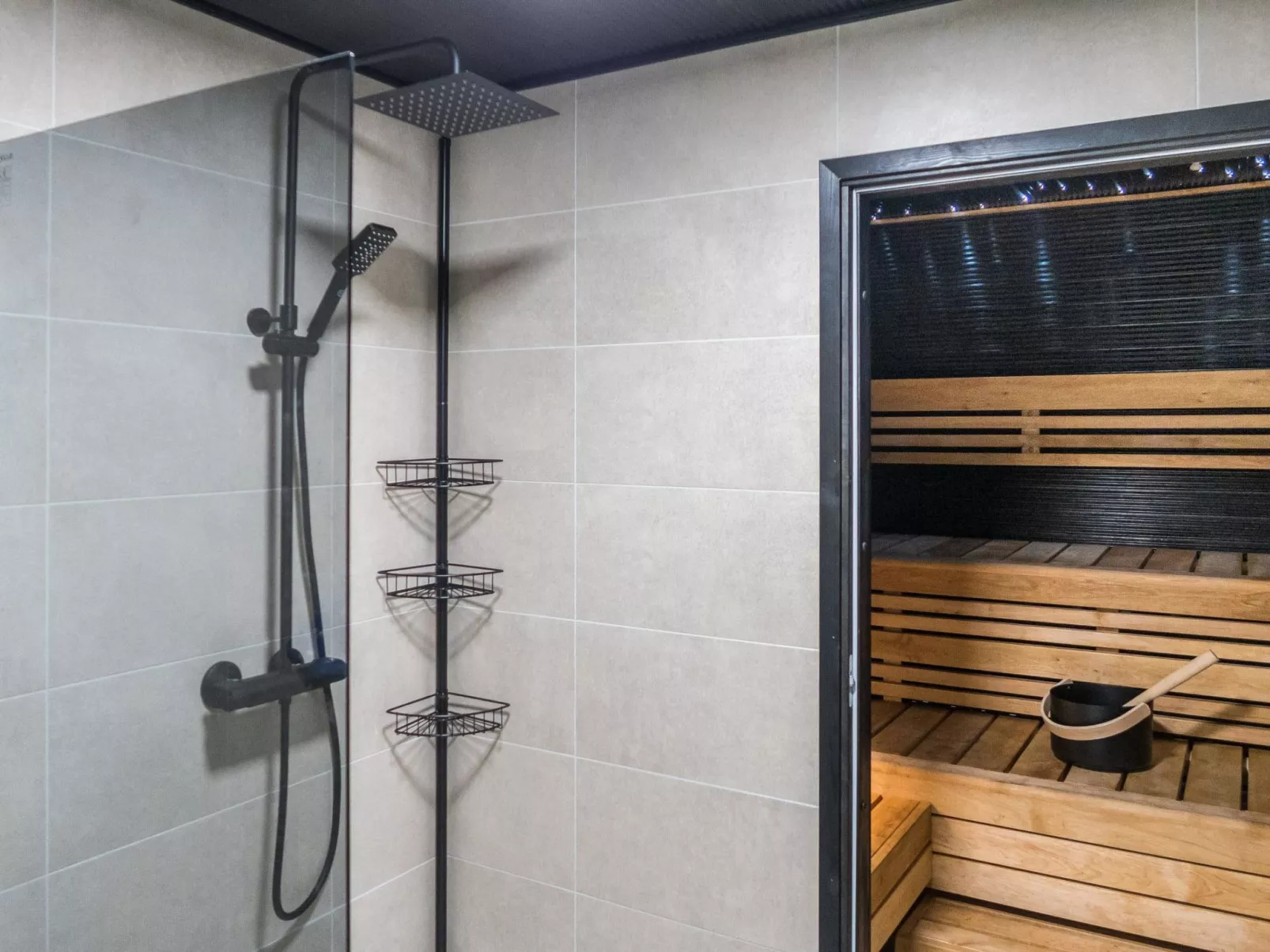 Kivilahti vuokatti-Binnen