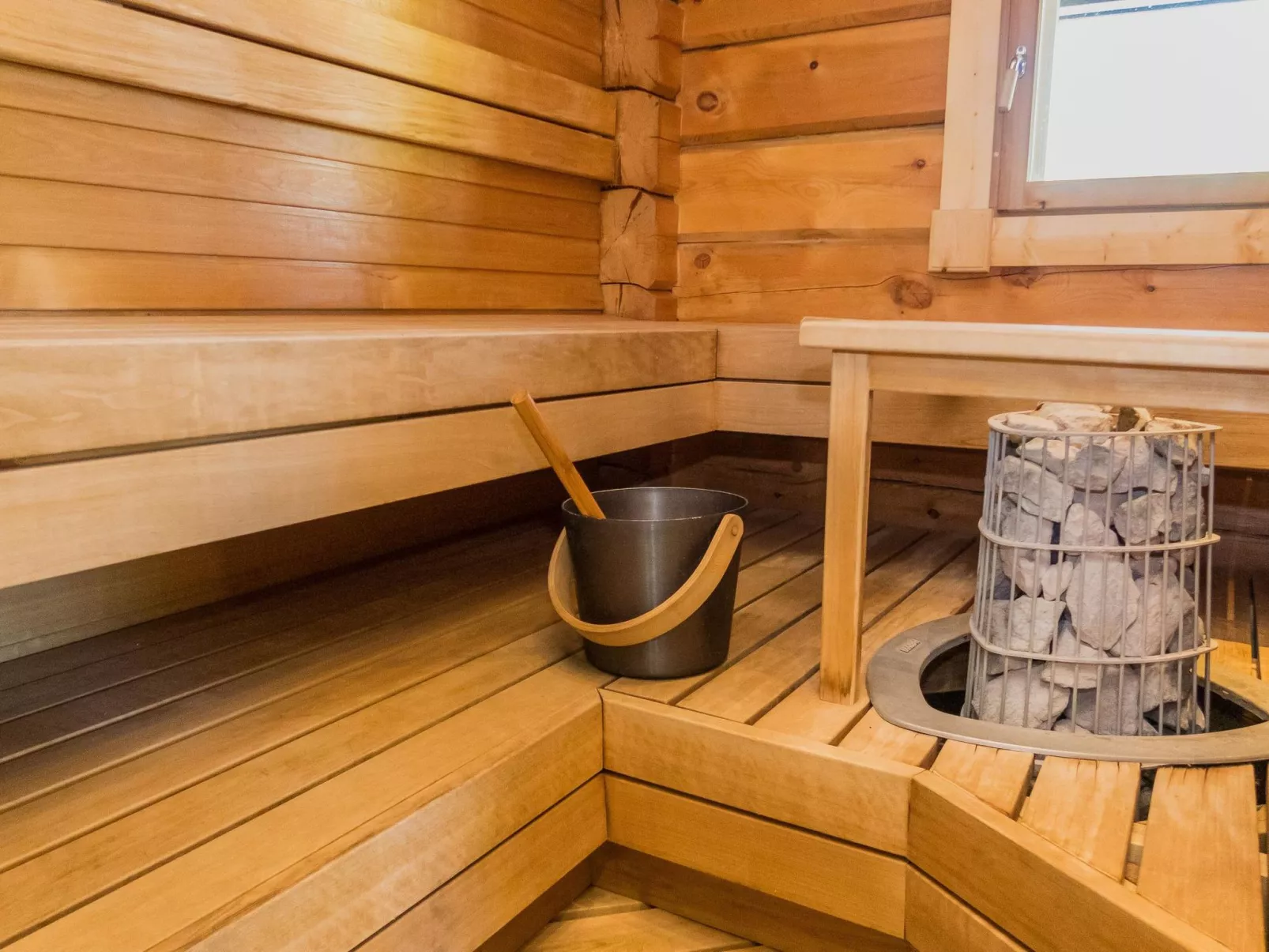 Kiehtäjän kuohu-Binnen