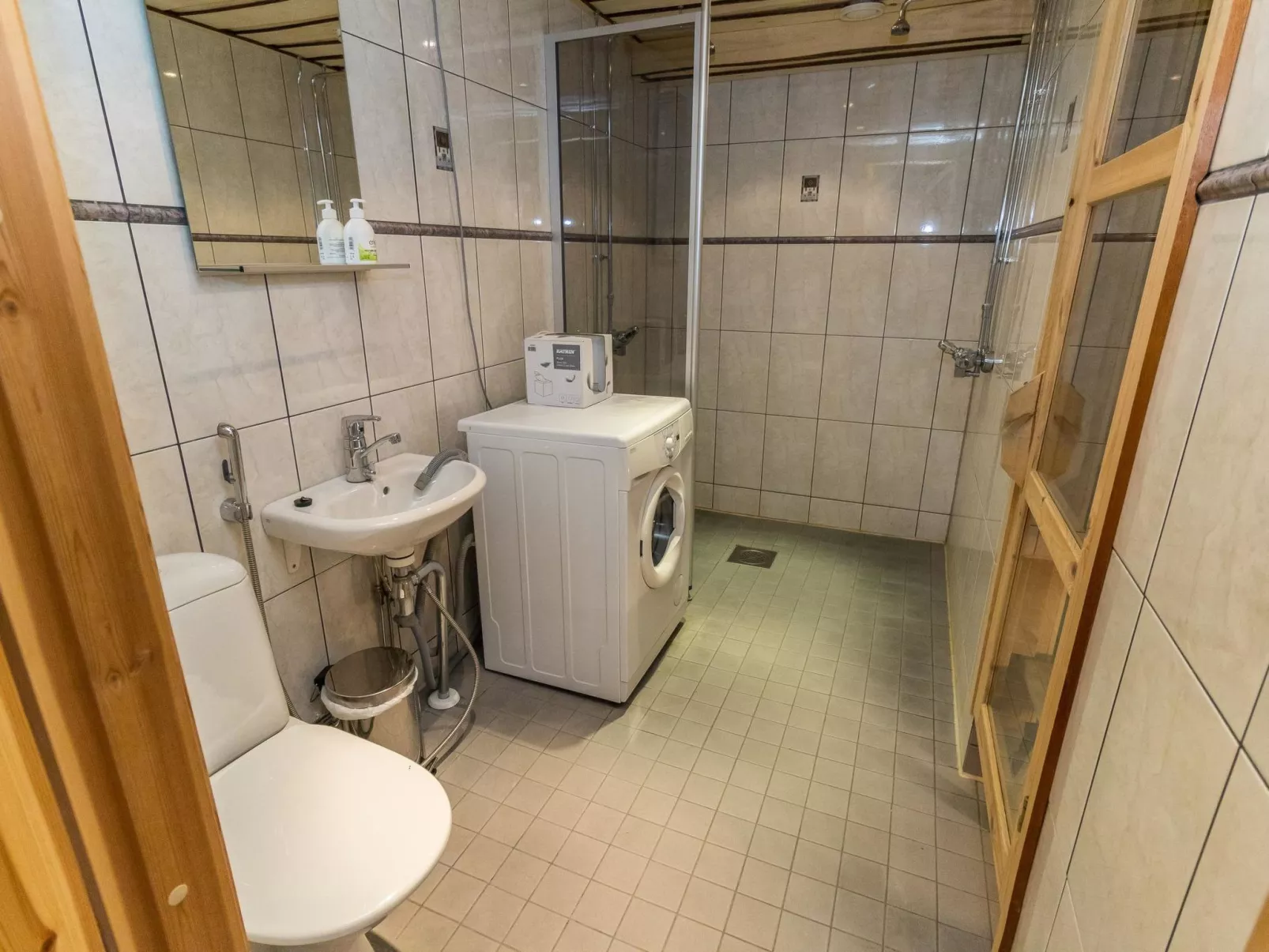 Matkajoentie 4b-Binnen