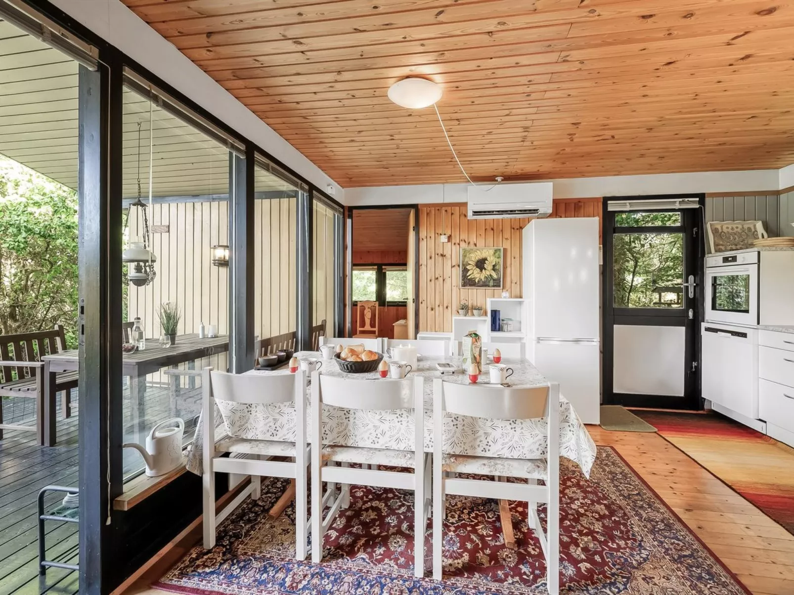 "Tenaya" - 200m to the fjord-Binnen