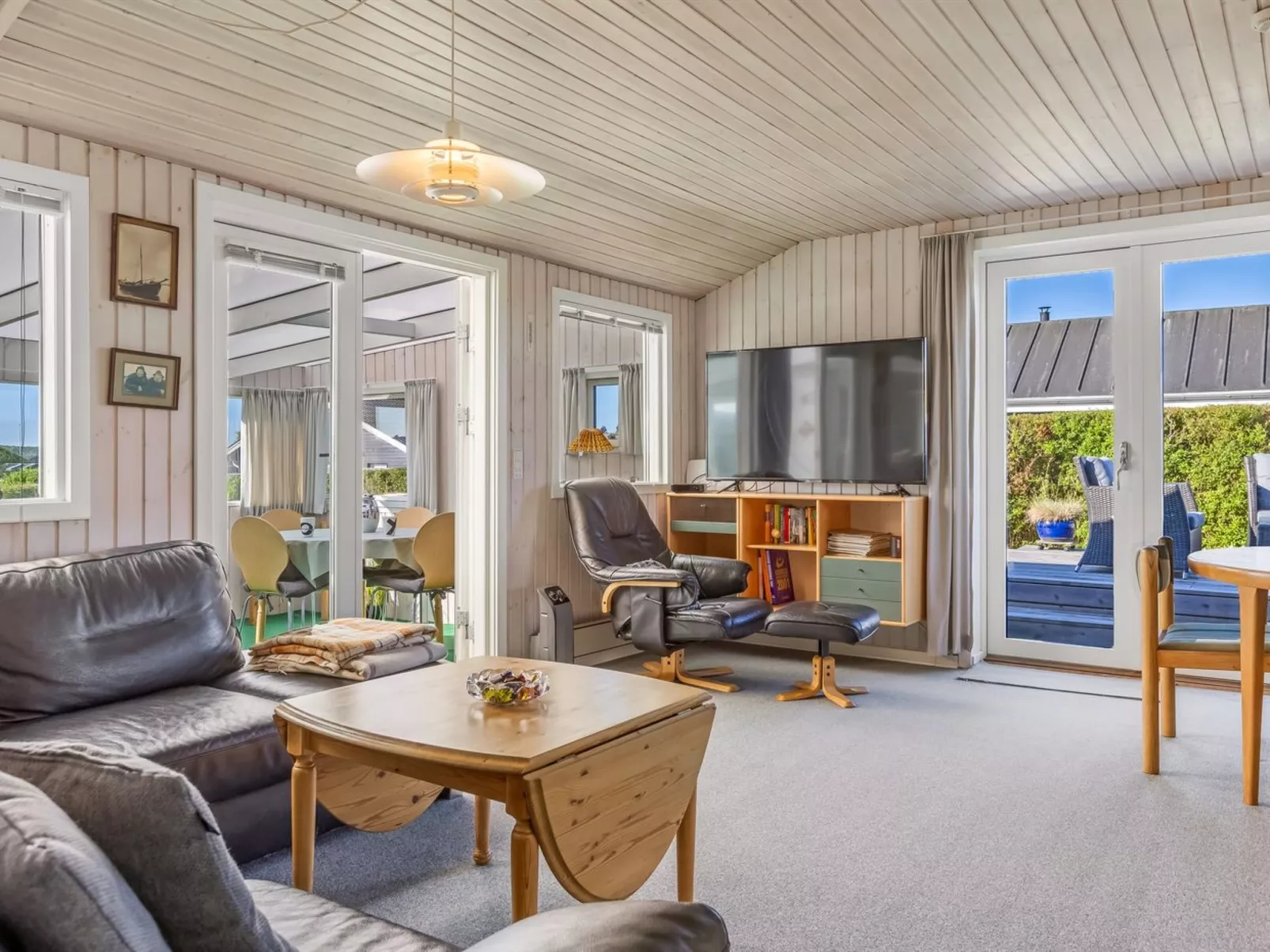 "Raymond" - 175m from the sea-Binnen