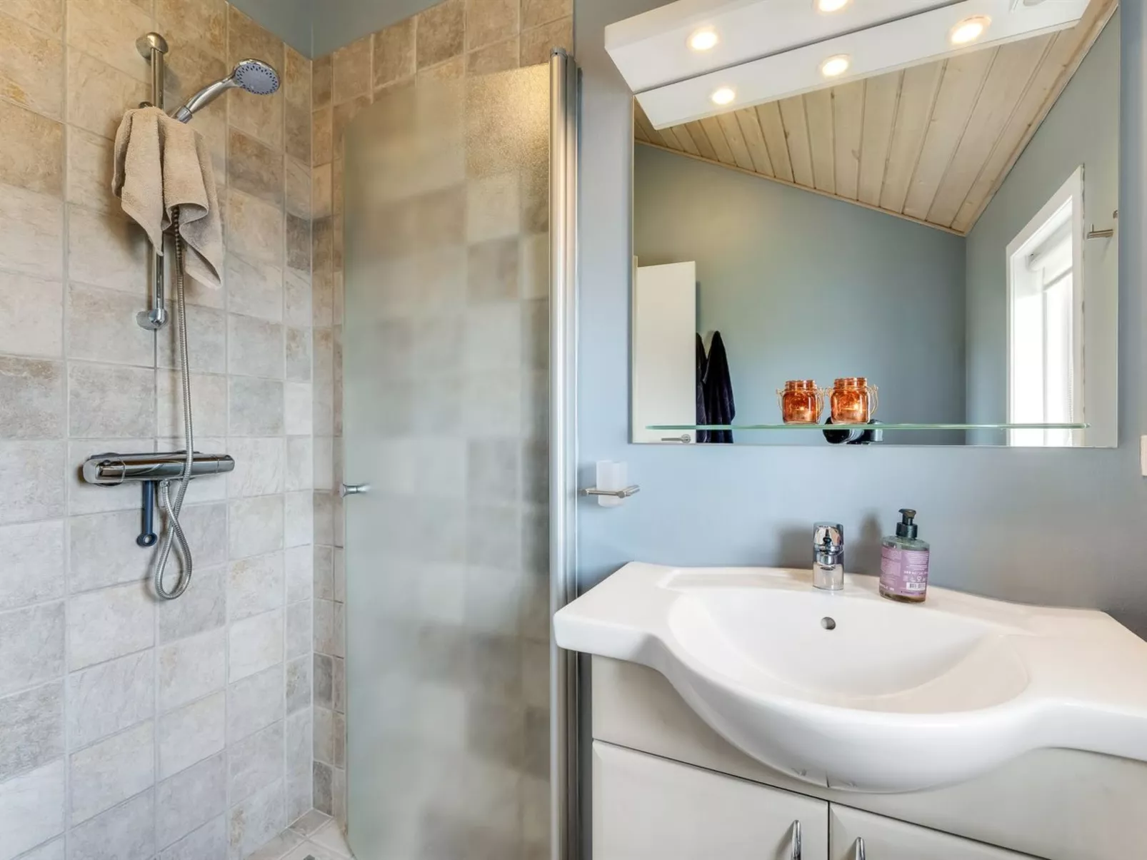 "Effie" - 500m from the sea-Binnen