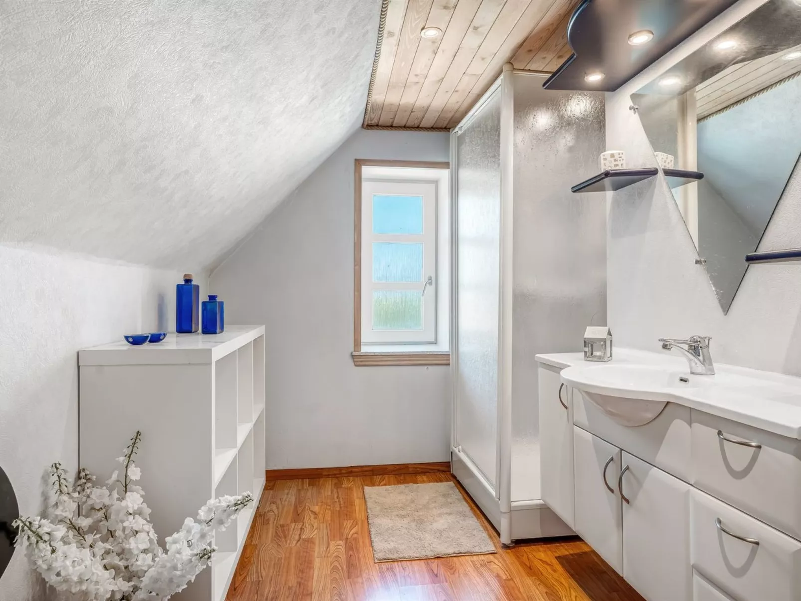 "Elia" - 5km to the fjord-Binnen