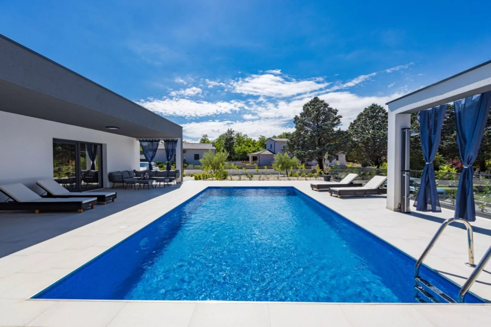 Villa Pool House Fancy - Villa With Private Pool-Zwembad