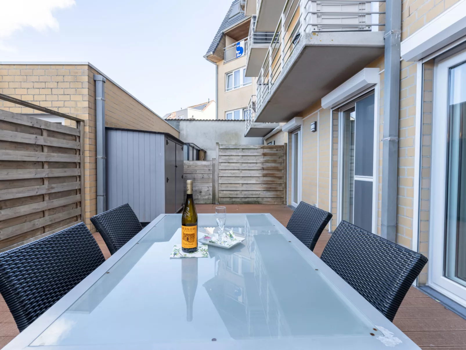 Zandloper III with terrace-Buiten