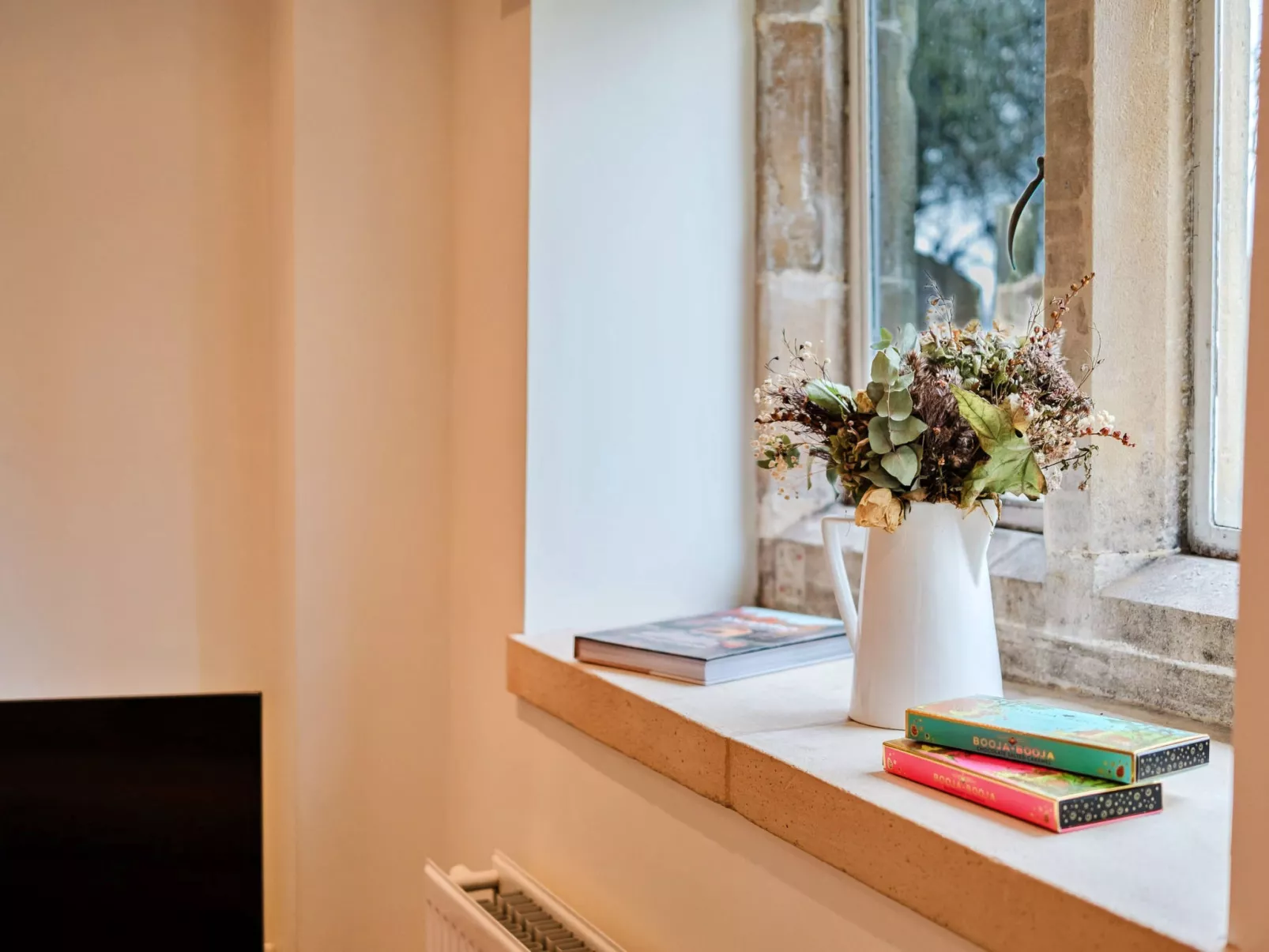 Courtside Cottage-Binnen