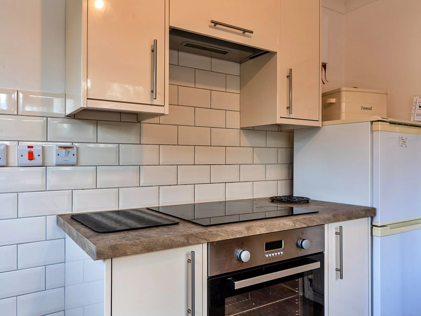 Glebe Cottage-Binnen