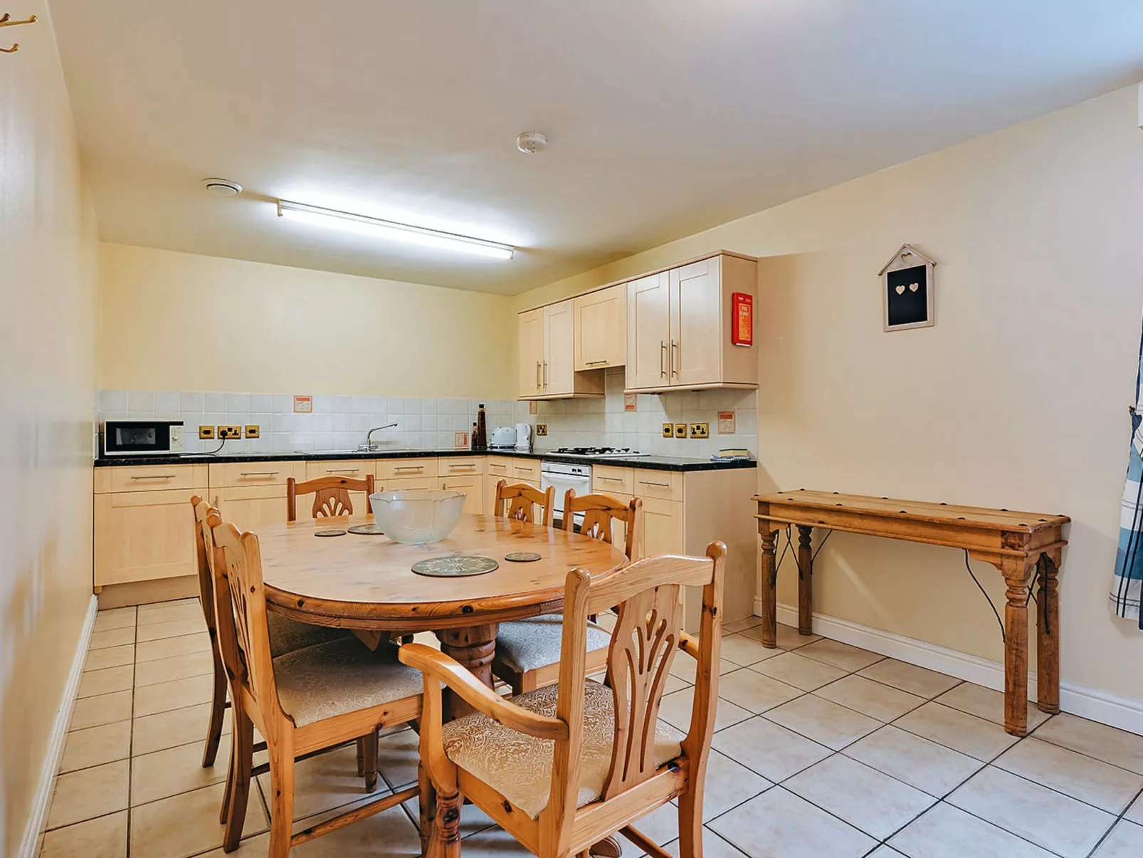 Netley Hall - Honeysuckle-Binnen