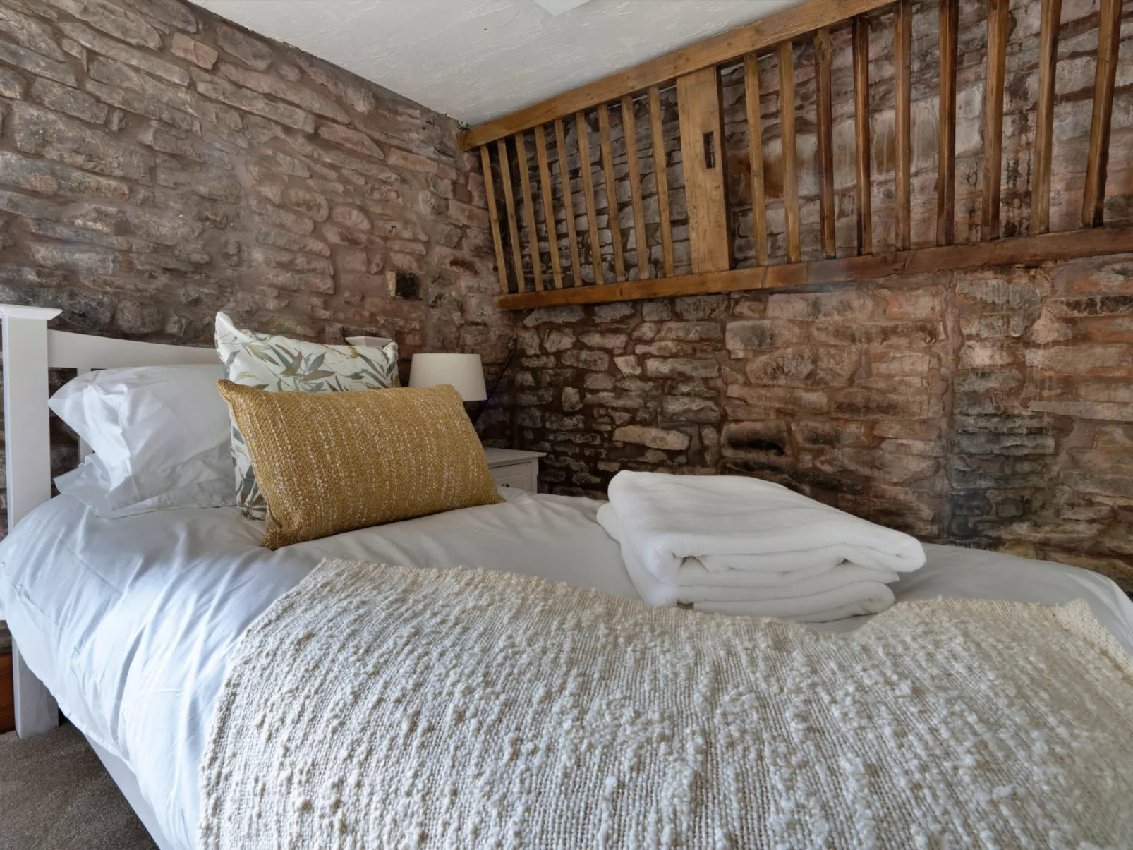 The Cottages Collection at Blackclough Farm-Binnen