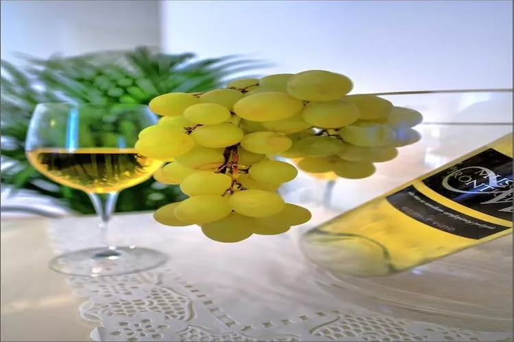 Deluxe Room with King Size Bed (4)-Binnen