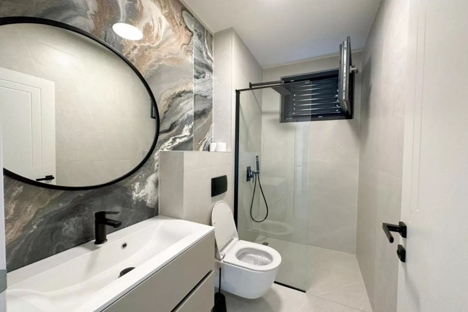 Leonarda Waterfront Residences- Three-Bedroom Penthouse with Infinity Pool (The Skyview Penthouse) - S4-Badkamer