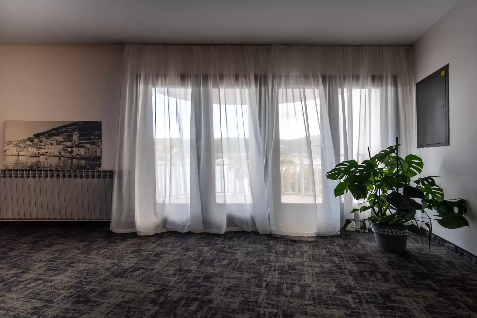 Hotel Issa - Quadruple Room Sea View-Binnen