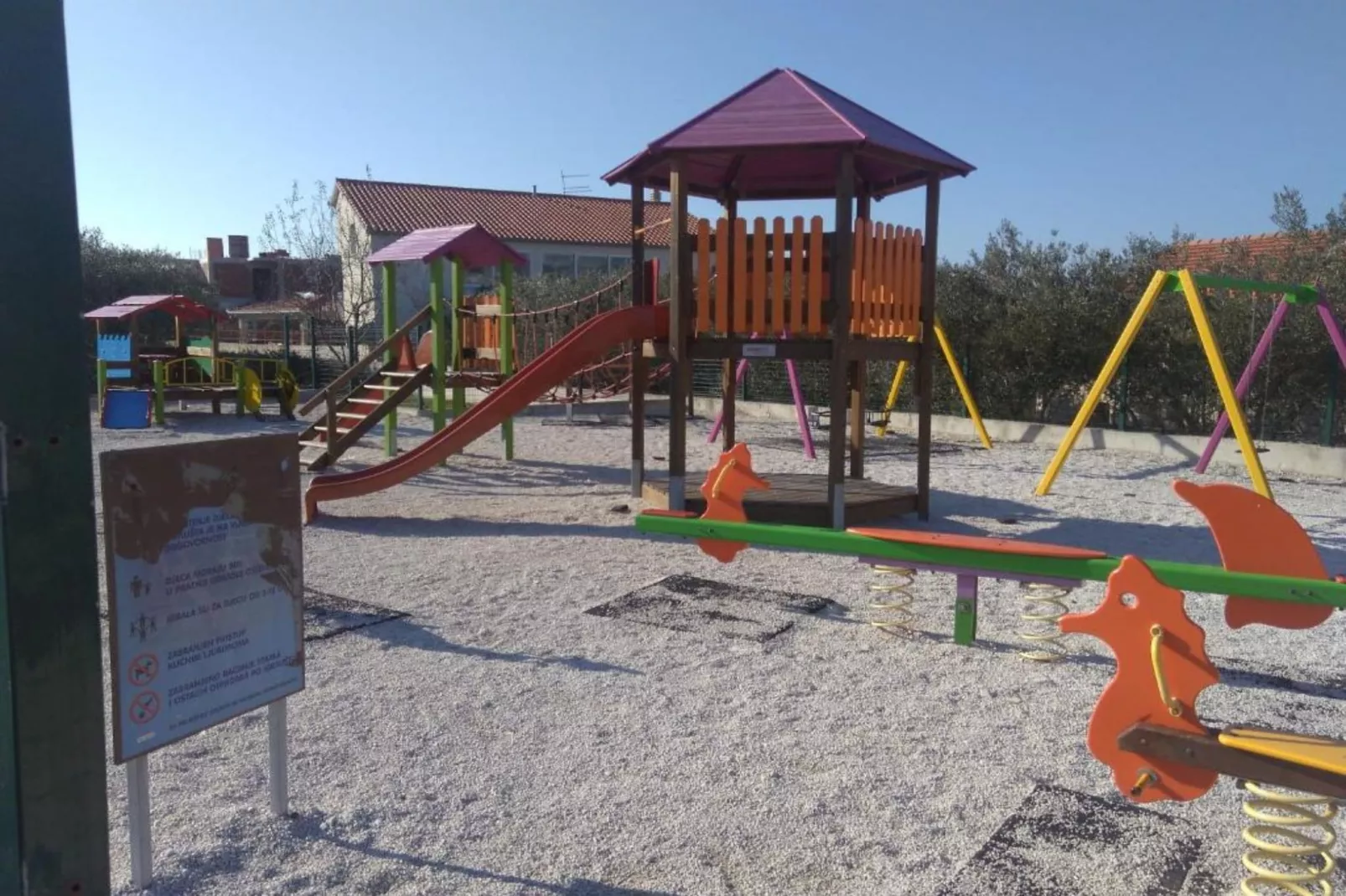 Peaceful Apartments With Style - Classsic Two Bedroom Apartment-Buitenlucht