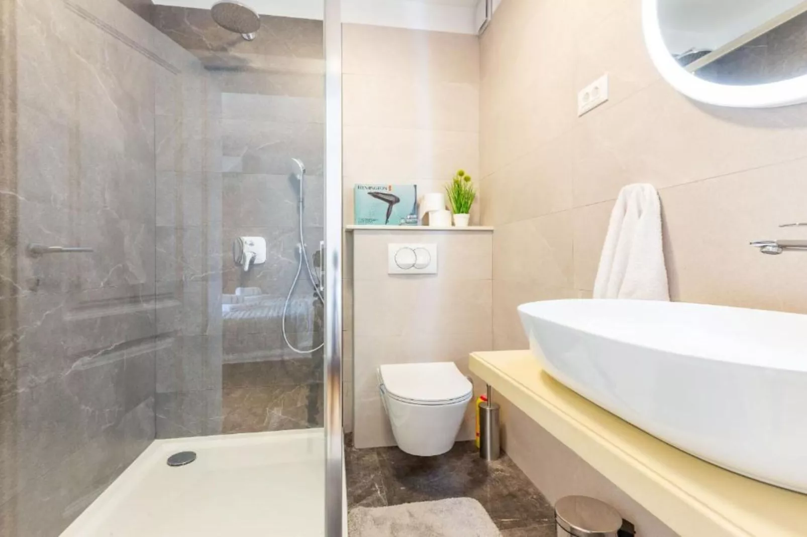 Peaceful Murvica Villa Pool, Garden, and Modern Comfort - Two Bedroom Holiday Home with Private Pool-Badkamer