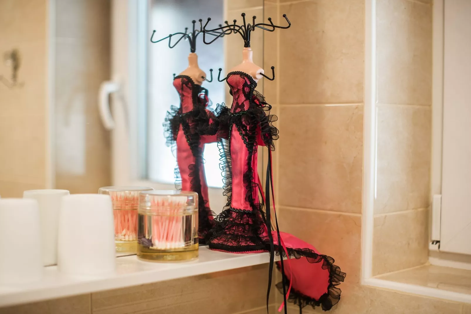 Quiet and Sunny Apartment with Balcony - Two Bedroom Apartment with Balcony-Badkamer