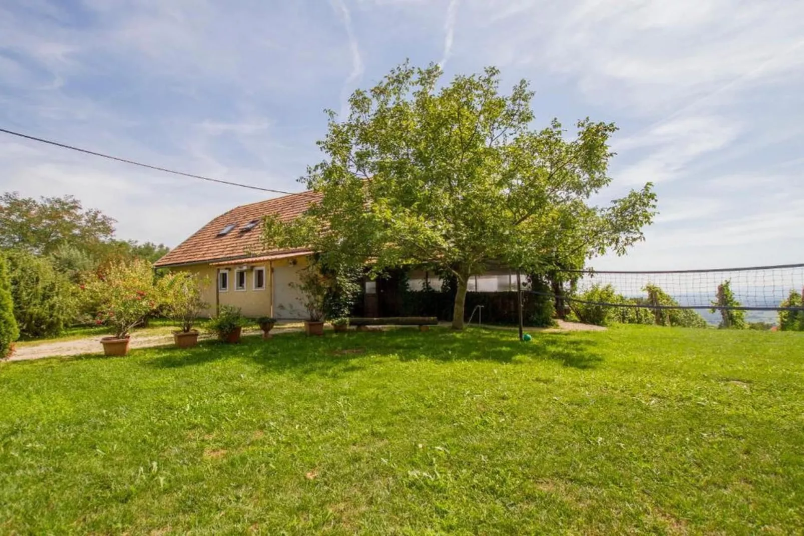 Rustic Charm Cottage Country House with Sauna - Five Bedroom  Holiday Home with Sauna-Buitenlucht