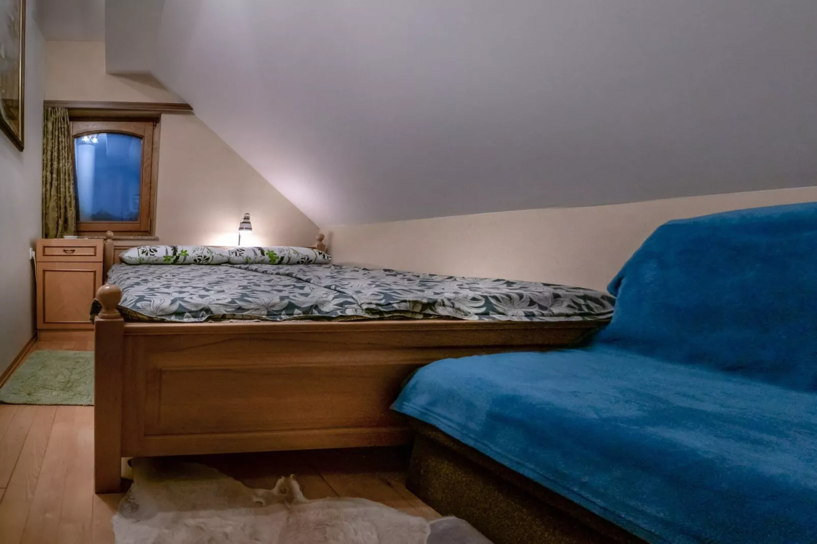 Vivid Hillside Country House with Hot-Tub and Sauna - Two Bedroom Country House-Slaapkamer