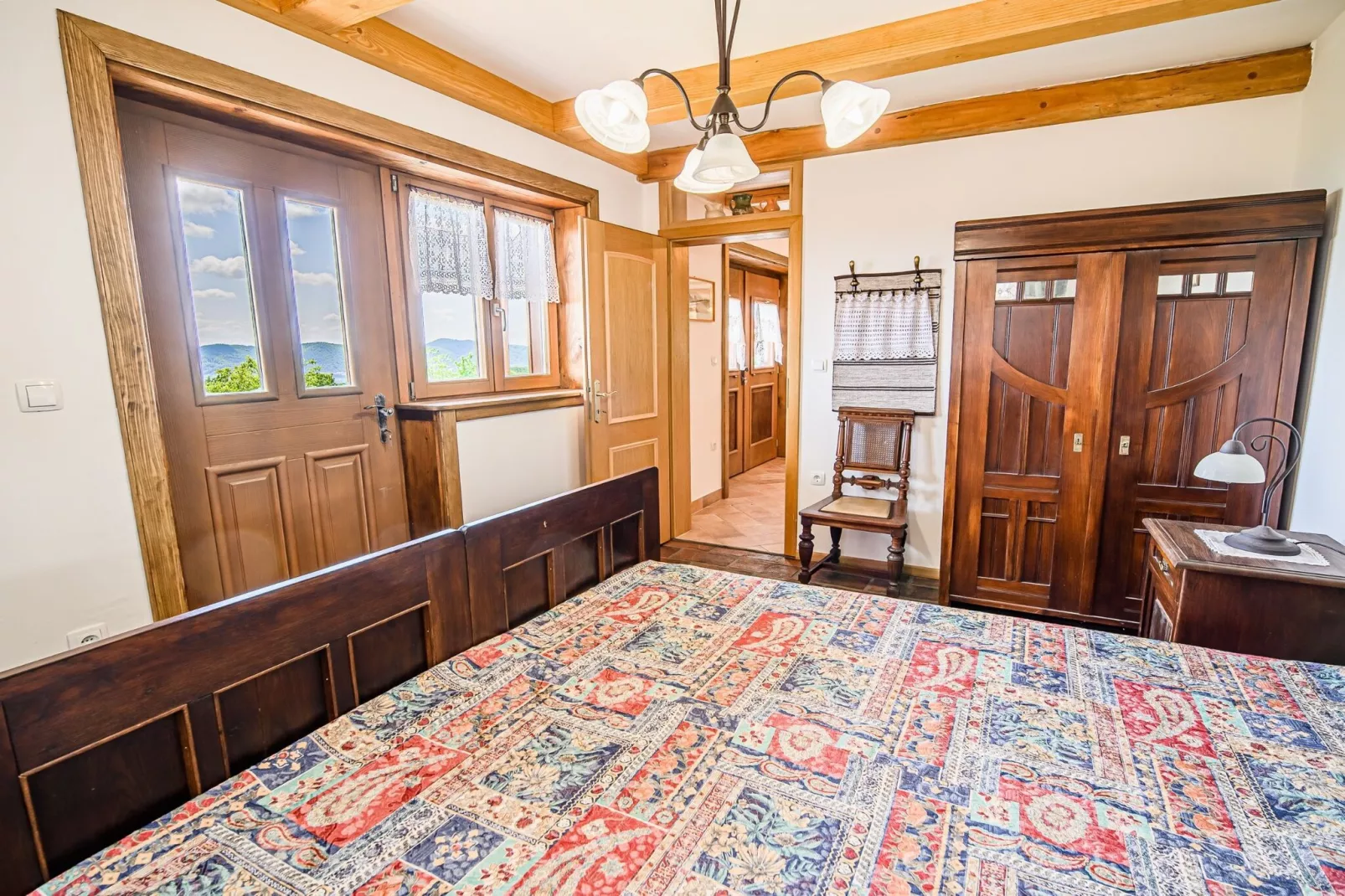 Hidden Authentic Haven Apartments - Two Bedroom Apartment with Balcony-Slaapkamer