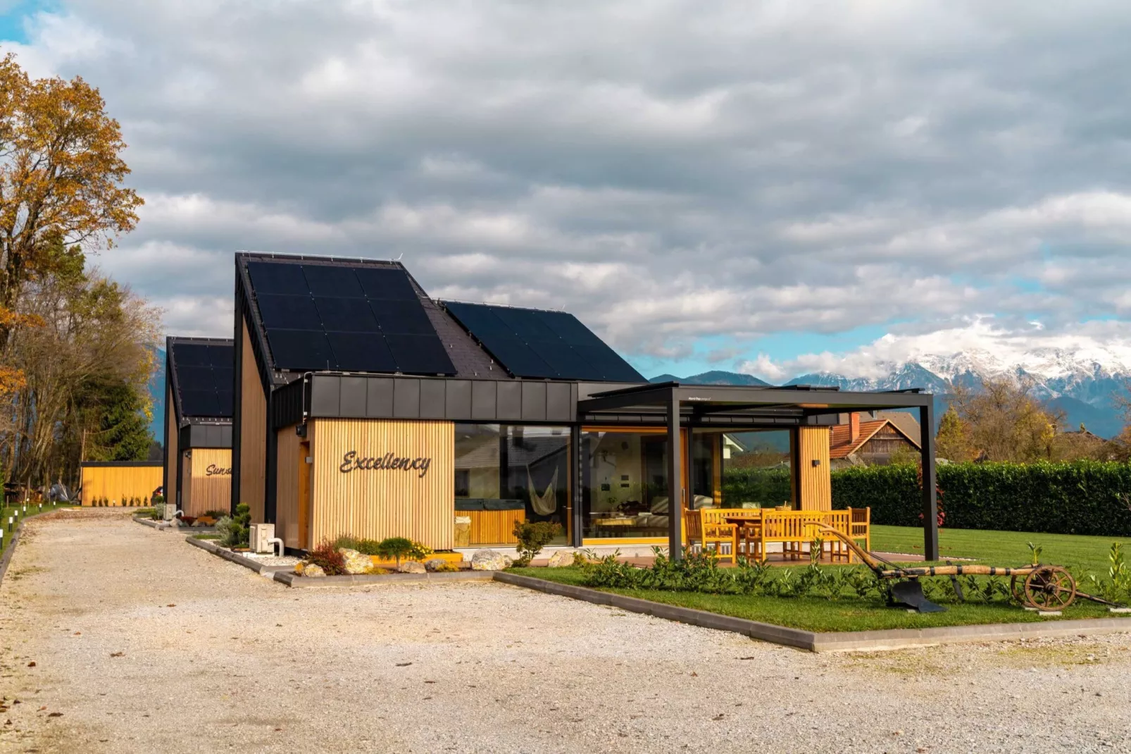 Elegant Warm Bliss Hideaway Escape Lodge - Holiday Home with Hot-Tub and Sauna (owner Excellency)-Buitenlucht