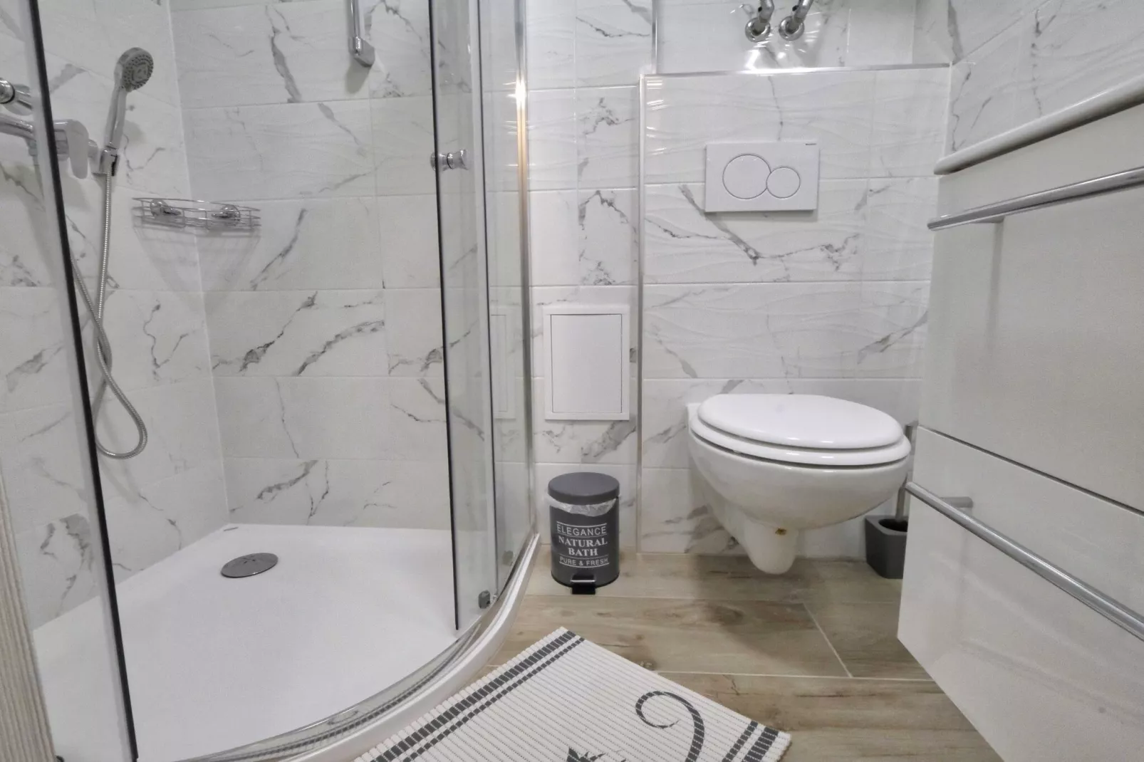 Cozy and Chic Apartment in Kranjska Gora - Studio Apartment-Badkamer