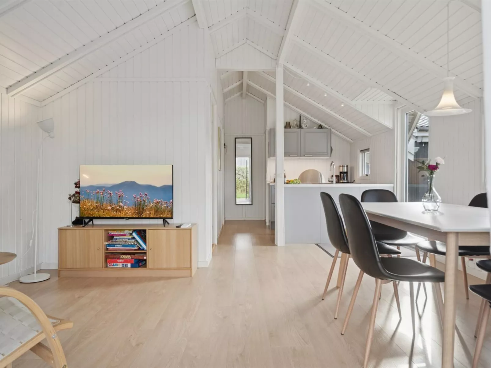 "Hannah" - 200m from the sea-Binnen