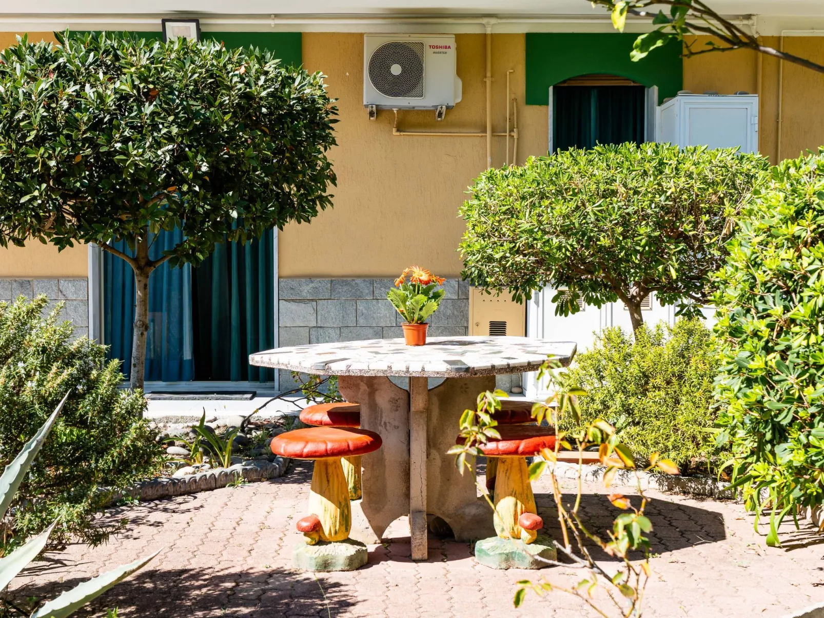 In the Garden-Buiten