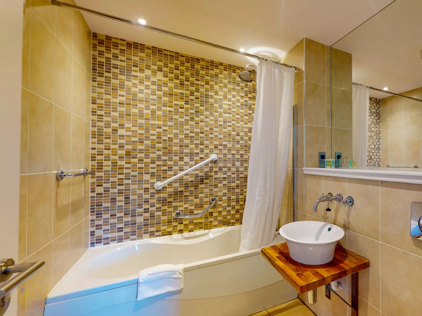 Castlemartyr Lodges (TR4) No 20 (2 Bed)-Binnen