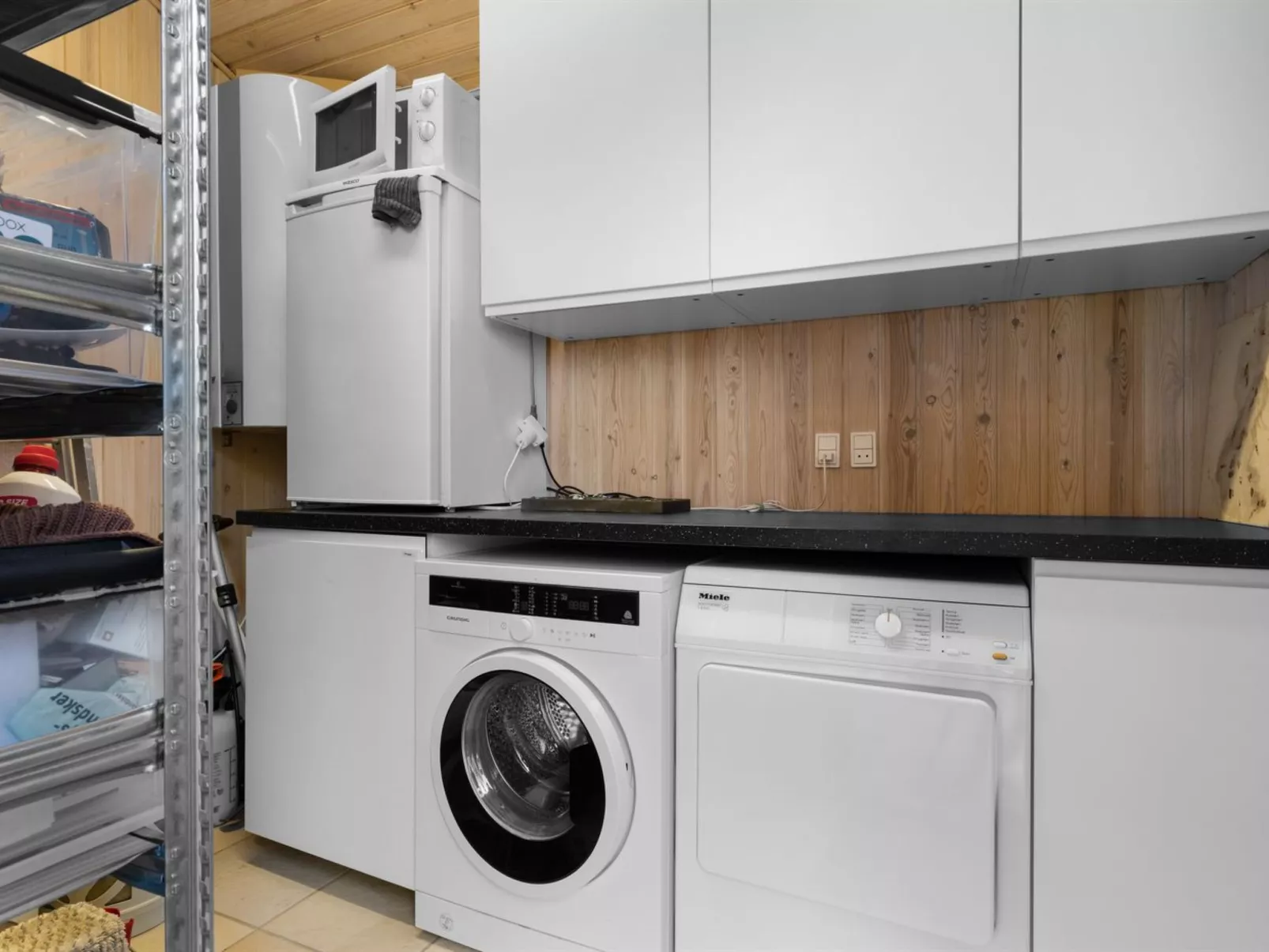 "Roya" - 100m from the sea-Binnen