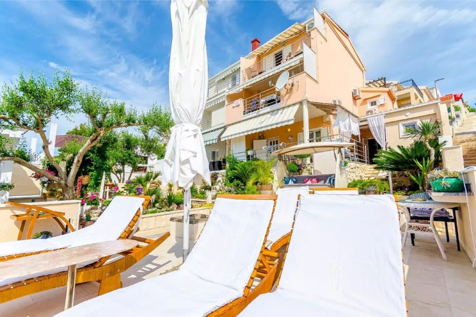 Apartments Nives -Standard Two Bedroom Apartment   (A1)-Buitenlucht