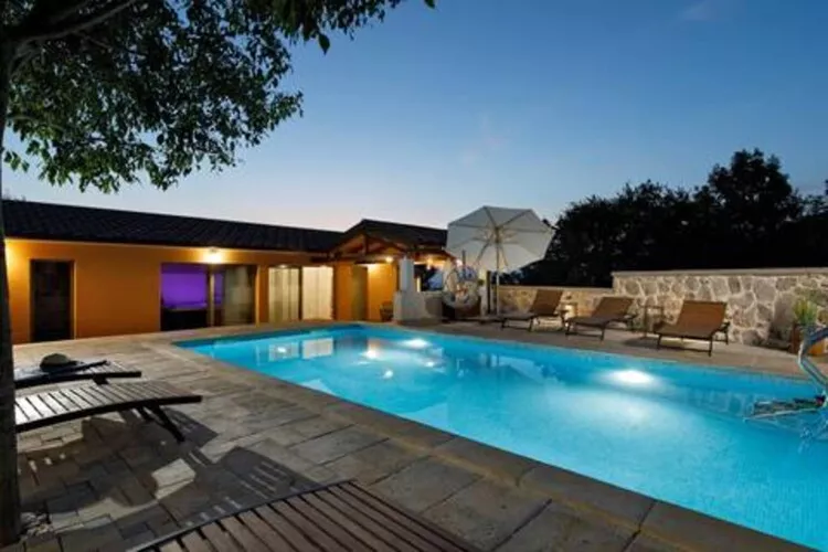 Holiday Home Lišnjak - Three Bedroom Holiday Home with Pool-Zwembad
