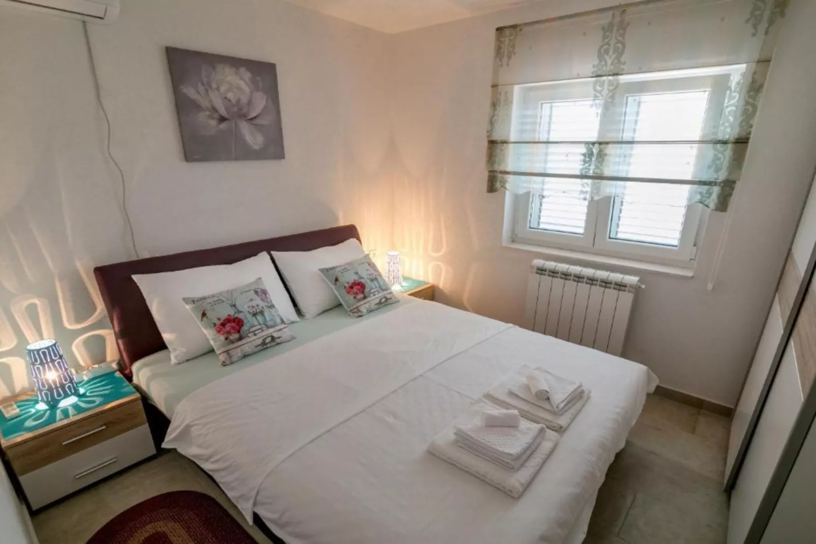 Tranquil Retreat with Private Pool in Lustica Bay - One Bedroom Apartment with Balcony and Sea View 1-Slaapkamer